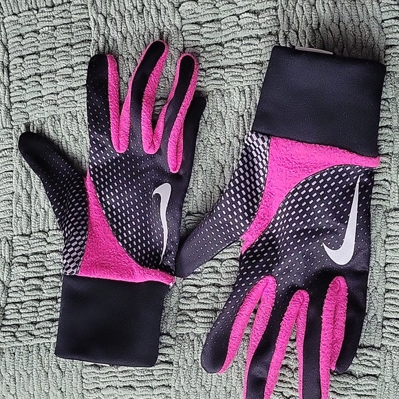 Child size NIKE athletic gloves - Picture 2 of 7